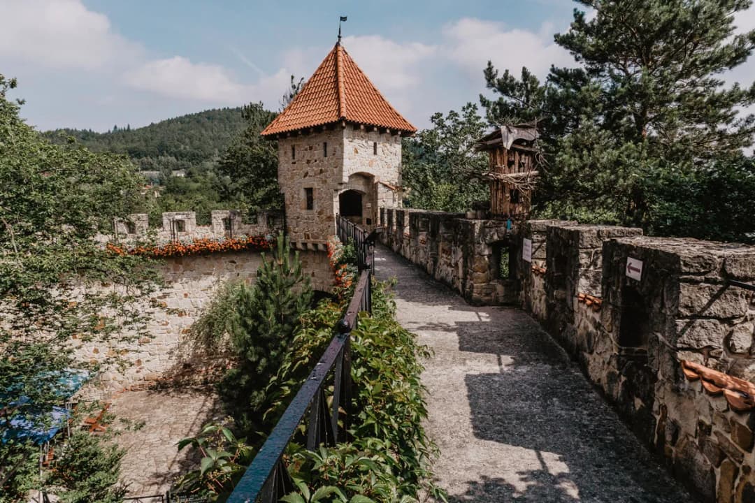 Zamek w Tropsztynie - historia, atrakcje i praktyczne informacje