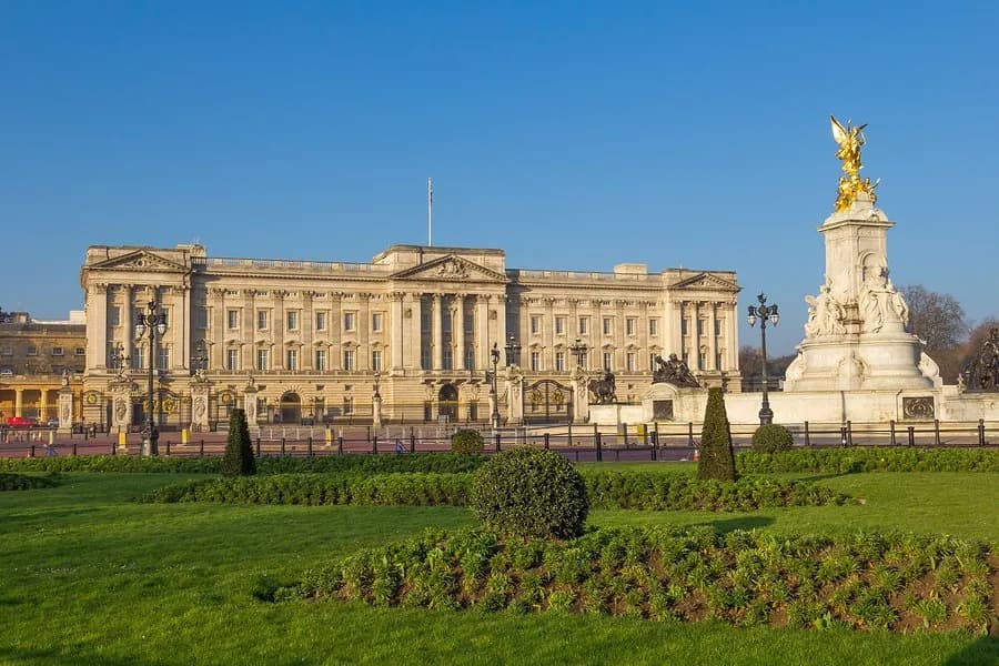Pałac królewski w Londynie: Fascynująca historia i cenne wskazówki