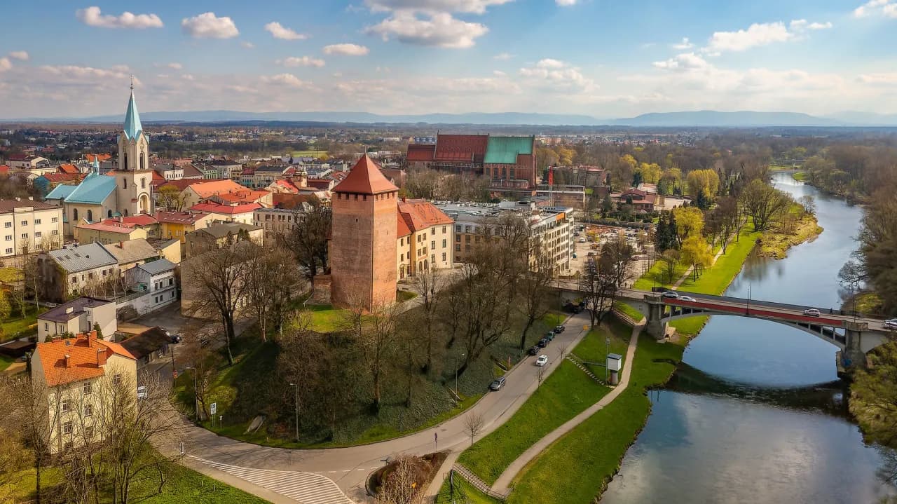 Muzeum Zamek w Oświęcimiu: Historia, wystawy i praktyczne informacje