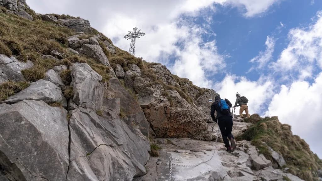 Ile km ma szlak na Giewont? Odkryj długości tras i trudności