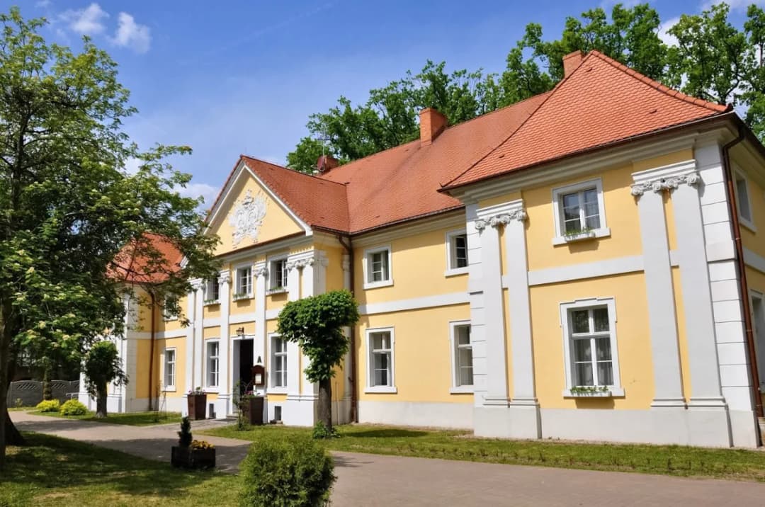 Pałac Sczanieckich w Wąsowie: historia, architektura i praktyczne informacje