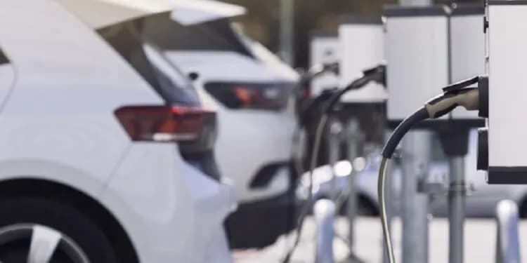 Ile czasu ładuje się samochód elektryczny? Sprawdź różnice w ładowaniu