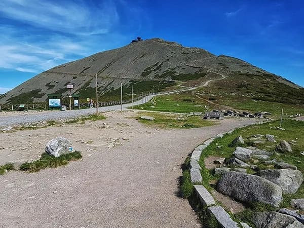 Którym szlakiem na Śnieżnik? Porównanie tras z trudnościami i widokami