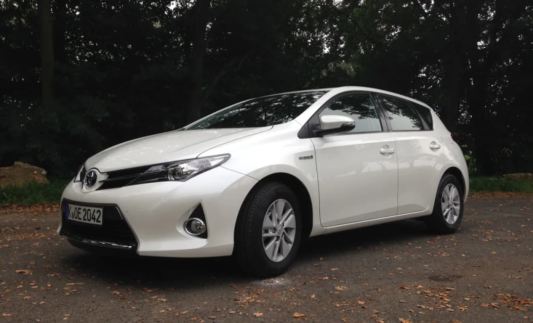 Jak odpalić toyota auris hybrid? Rozwiązania dla problemów z uruchomieniem