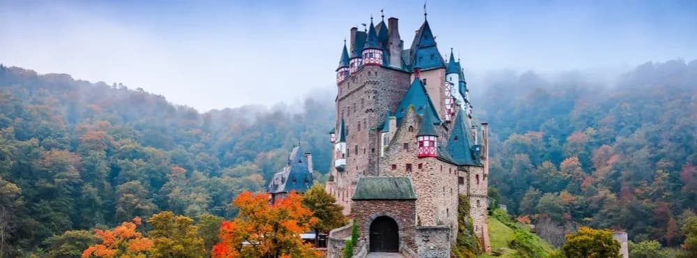 Zamki w górach: historia, zwiedzanie i najpiękniejsze atrakcje turystyczne