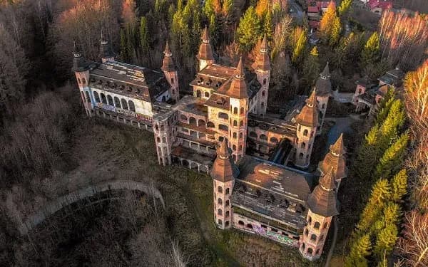 Zamek w Łapalicach właściciel Piotr Kazimierczak i jego plany rozwoju