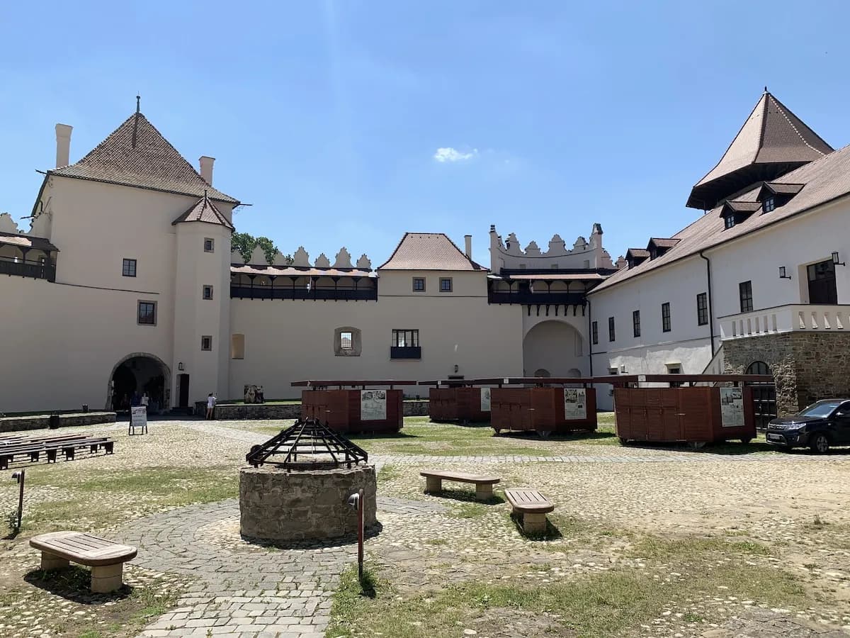 Zamek w Kieżmarku - odkryj fascynującą historię i tajemnice atrakcji