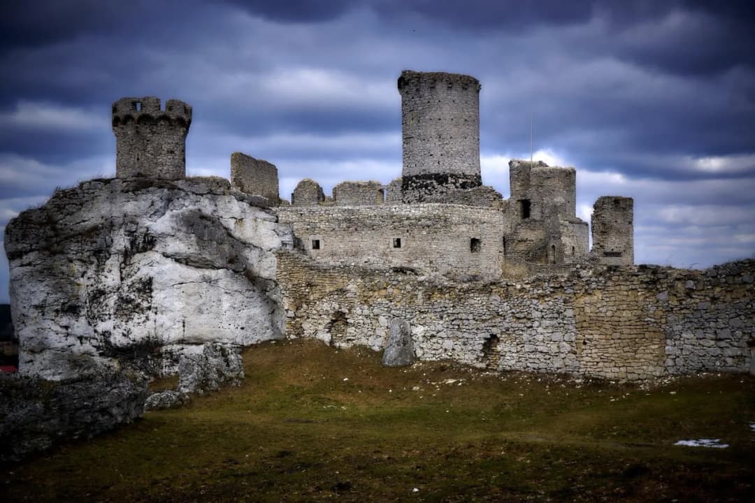 Zamek w Ogrodzieńcu: historia, zwiedzanie, ceny biletów i atrakcje w okolicy