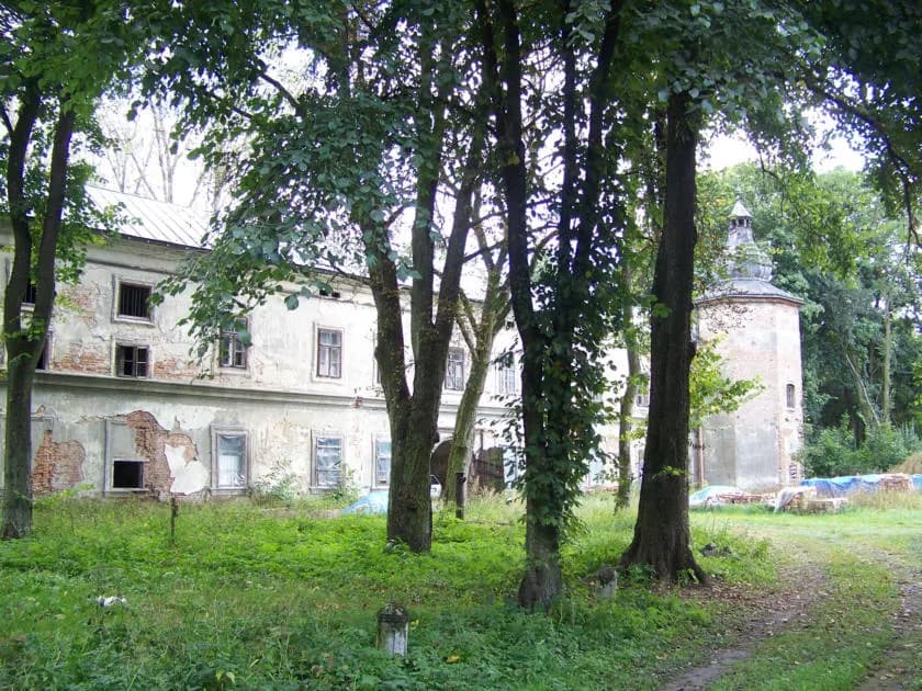 Pałac Denhoffów w Kruszynie – historia, architektura i tajemnice