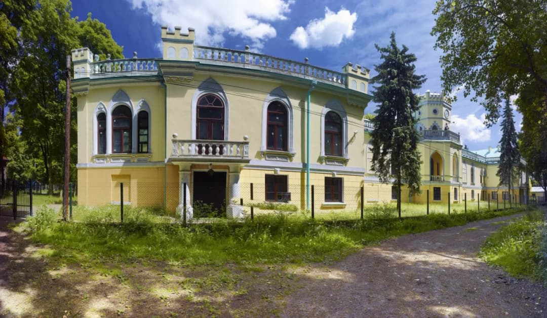 Pałac w Kłobucku: historia, tajemnice i praktyczne informacje dla zwiedzających